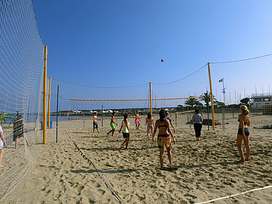 Beachvolleyball mit der Italienisch Sprachschule San Remo