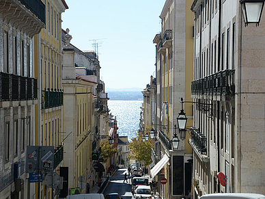 Typische Straßen in Lissabon, Portugiesisch Sprachreise