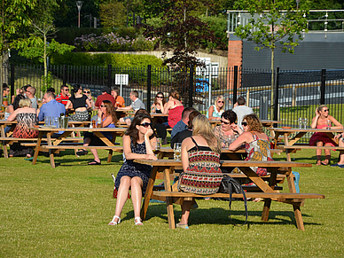 Biergarten in Chester, Englisch Sprachreisen für Erwachsene