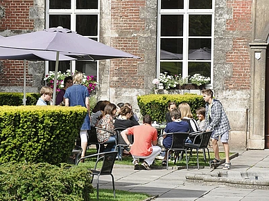 Pause an der Spraschule Ferrières, Belgien