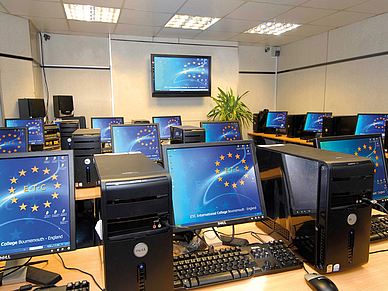 Computerraum, Englisch Sprachschule Bournemouth Strand