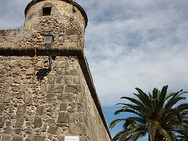 Alte Stadtmauer von Alghero auf Sardinien, Italienisch Sprachreisen für Erwachsene