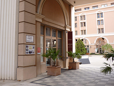 Eingang Appart'Hotel Odalys Atrium, Sprachreisen nach Frankreich