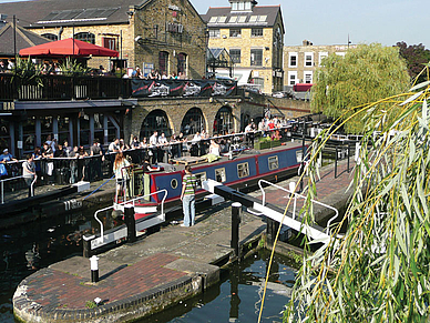 gemütlicher Pub am Fluss, Englisch Sprachreisen für Erwachsene