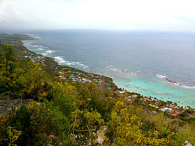 Blick auf Küstendörfer, Französisch Sprachreisen für Erwachsene