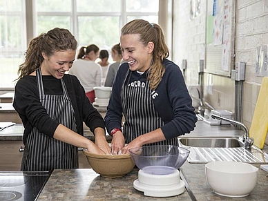 Spaß beim Backen an der Englisch Sprachschule in Dublin