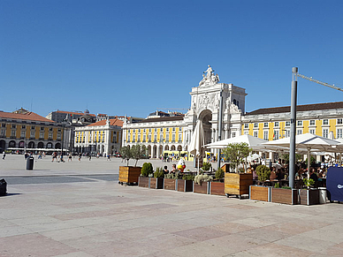 Praça do Comércio, Sprachreisen nach Lissabon