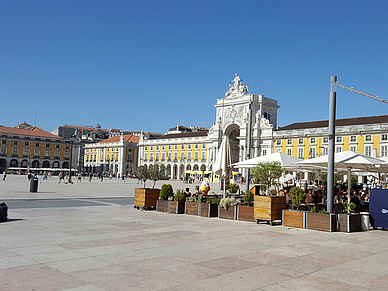 Praça do Comércio, Sprachreisen nach Lissabon