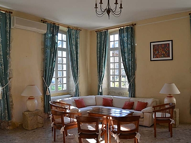 Lounge der Französisch Sprachschule Chateau Correnson