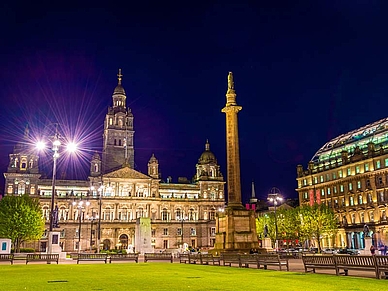 Glasgow George Square bei Nacht, Englisch Sprachreisen für Erwachsene