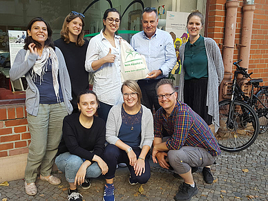 Das Team von kein Abseits! und Joachim Pitsch von StudyLingua