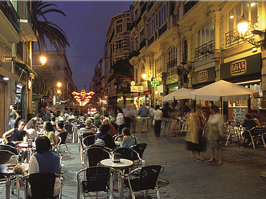 Valencia am Abend, Spanisch Sprachreisen für Erwachsene