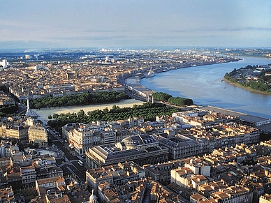 Bordeaux aus der Luft, Französisch Sprachreisen für Erwachsene